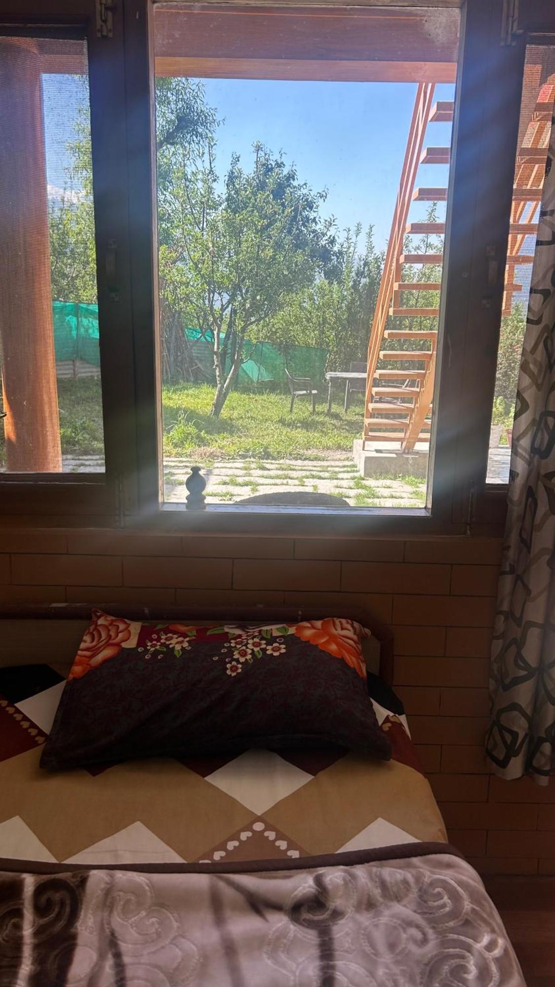 Sunface Homestay Manāli Exterior foto