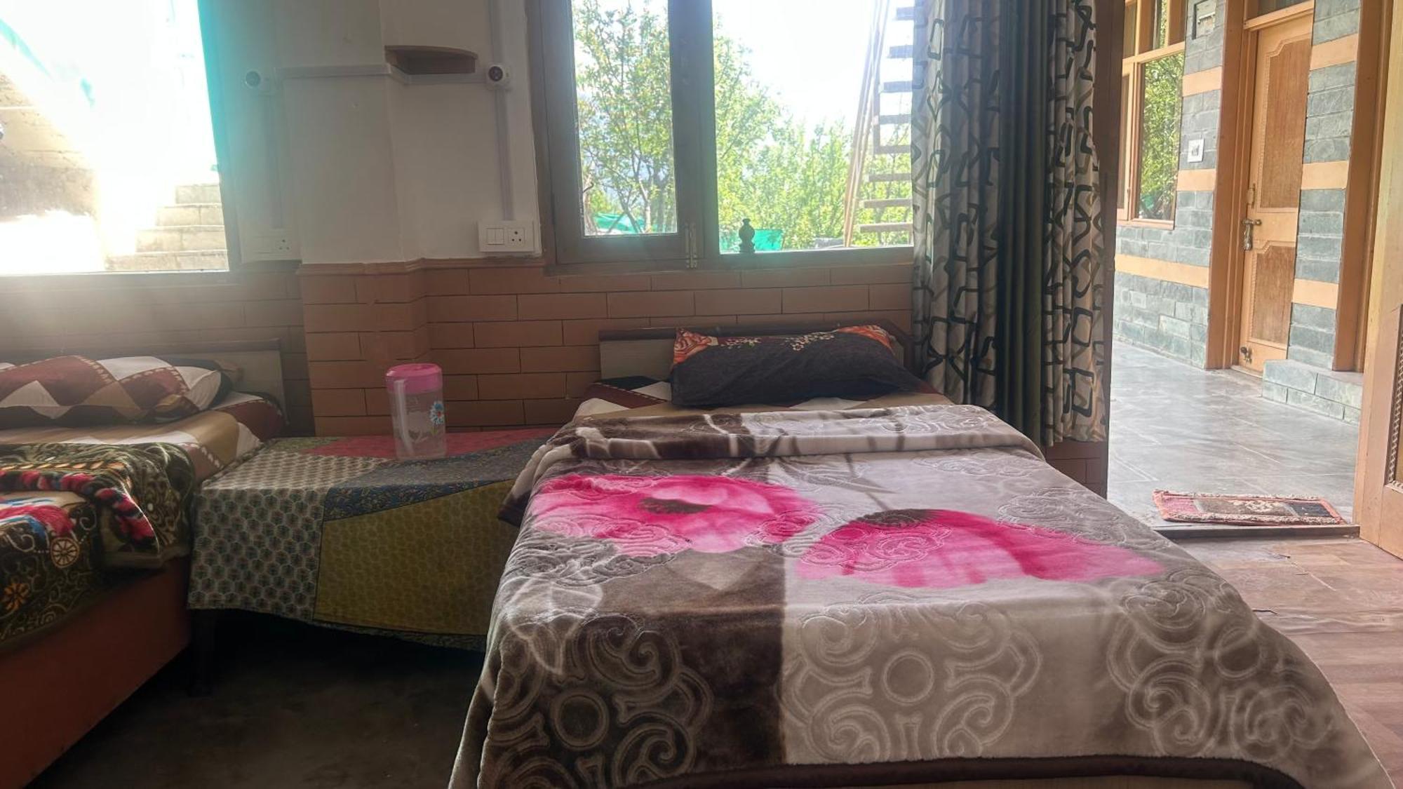 Sunface Homestay Manāli Exterior foto